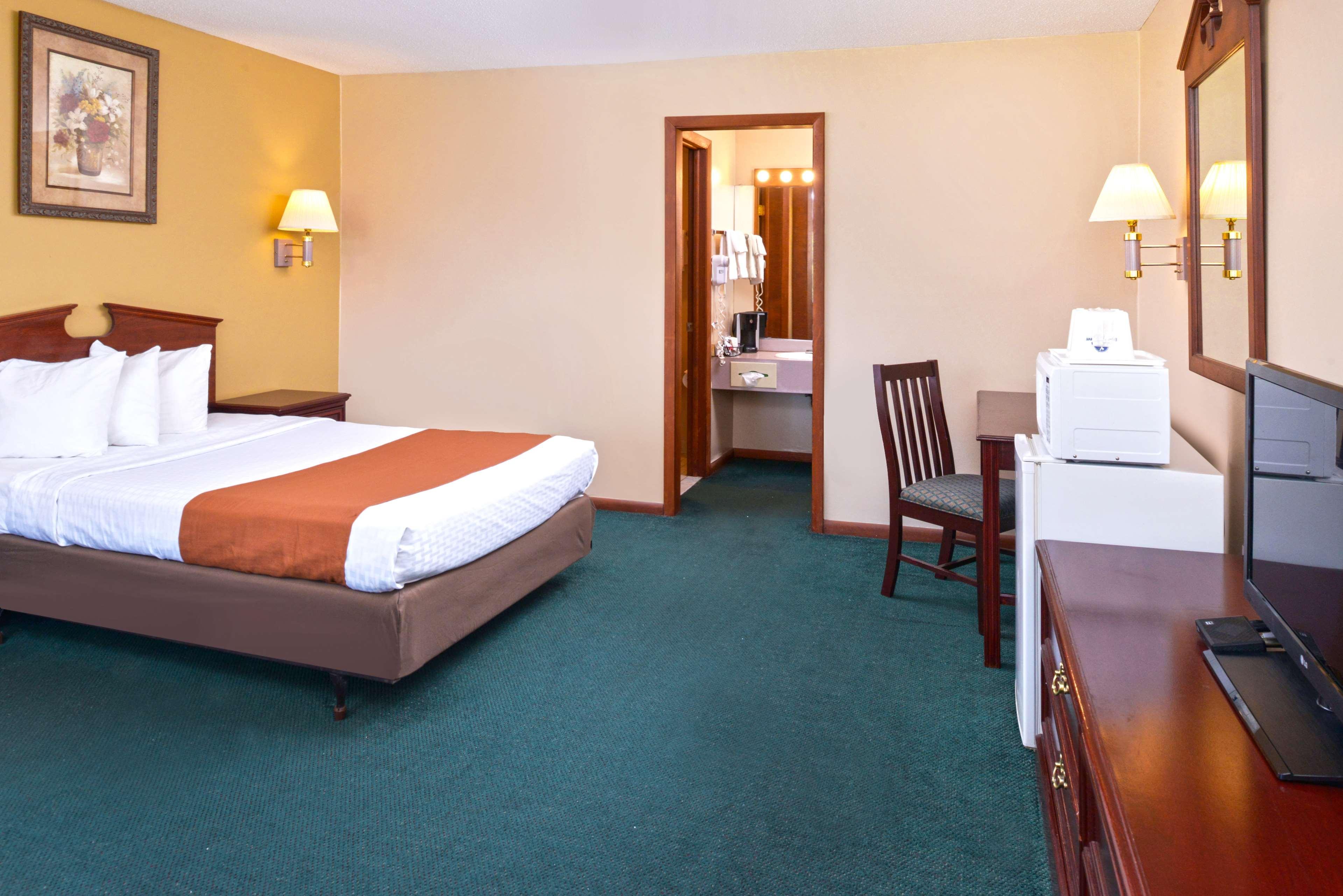 Americas Best Value Inn Plattsburgh Exterior foto