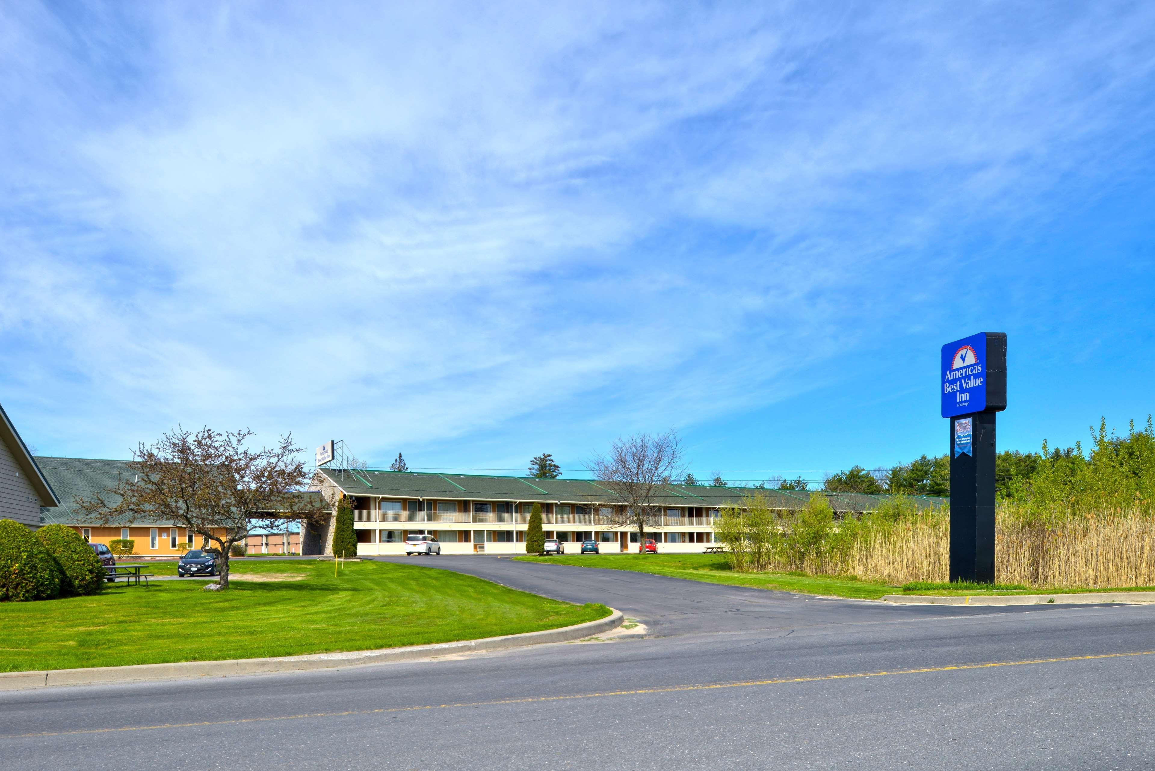 Americas Best Value Inn Plattsburgh Exterior foto