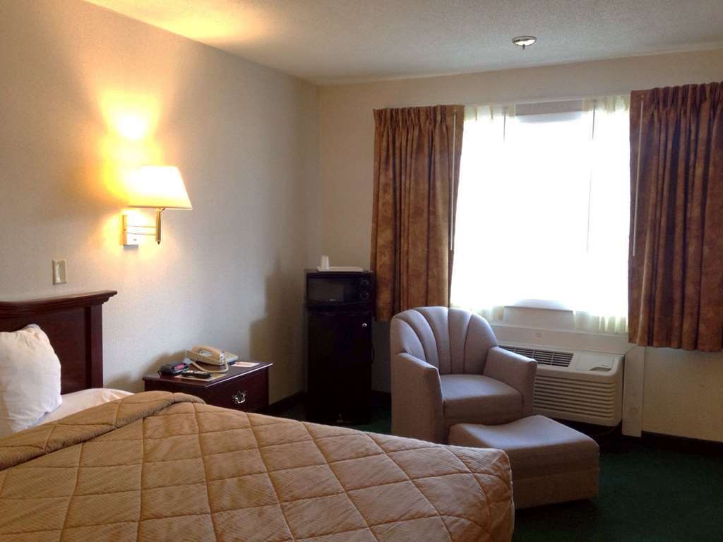 Americas Best Value Inn Plattsburgh Habitación foto