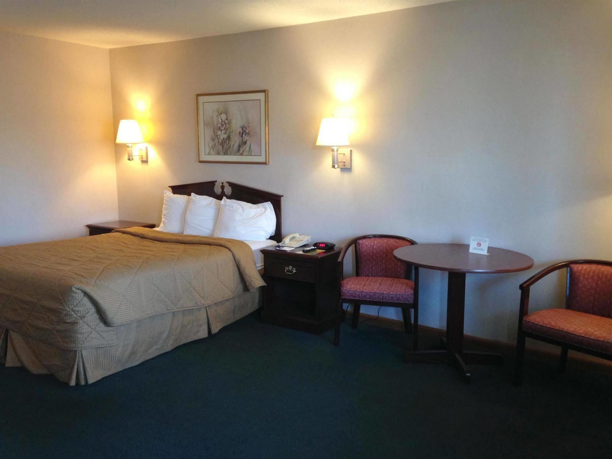 Americas Best Value Inn Plattsburgh Exterior foto
